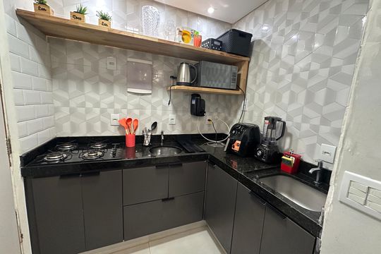 Cozinha de apartamento para alugar com 1 quarto, 15m² em Gonzaguinha, São Vicente