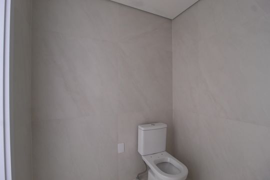Banheiro de kitnet/studio à venda com 1 quarto, 30m² em Indianópolis, São Paulo