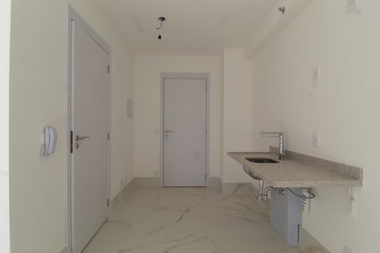 Cozinha de kitnet/studio à venda com 1 quarto, 30m² em Indianópolis, São Paulo