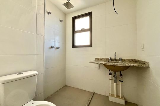 Banheiro da Suíte de apartamento à venda com 2 quartos, 48m² em Vila Guarani (zona Sul), São Paulo