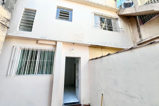 Entrada de casa para alugar com 3 quartos, 90m² em Vila Bancaria Munhoz, São Paulo