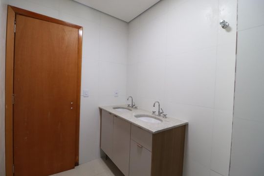 Banheiro  de casa para alugar com 2 quartos, 150m² em Vila Elisa, Ribeirão Preto
