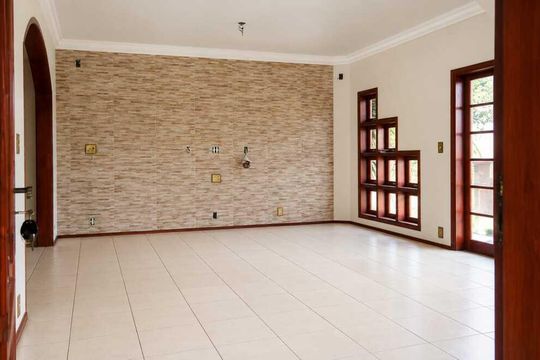 Sala de casa de condomínio para alugar com 2 quartos, 800m² em Chácaras Alpina, Valinhos