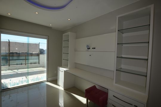 Apartamento à venda com 3 quartos, 215m² em Vila Valqueire, Rio de Janeiro