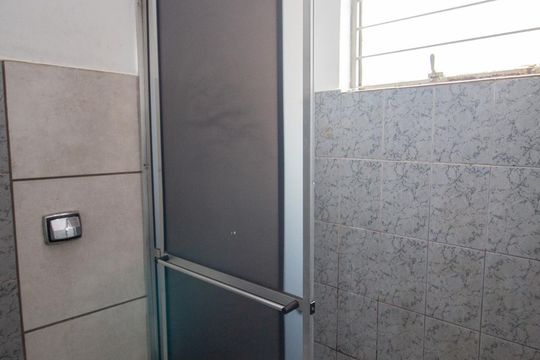 Banheiro de casa para alugar com 2 quartos, 67m² em Vila Santana, Sorocaba