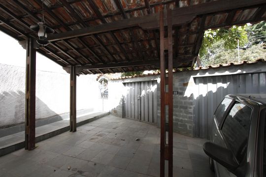 Garagem de casa para alugar com 3 quartos, 120m² em Carlos Prates, Belo Horizonte