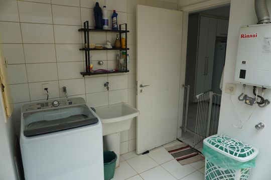Área de Serviço de casa de condomínio para alugar com 4 quartos, 183m² em Tamboré, Santana de Parnaíba