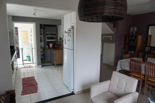Cozinha de casa de condomínio para alugar com 4 quartos, 183m² em Tamboré, Santana de Parnaíba
