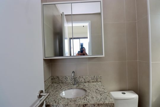 Banheiro Social de apartamento para alugar com 2 quartos, 69m² em Brotas, Salvador
