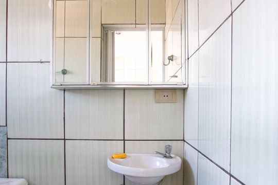 Banheiro de casa para alugar com 1 quarto, 48m² em Eldorado, Diadema