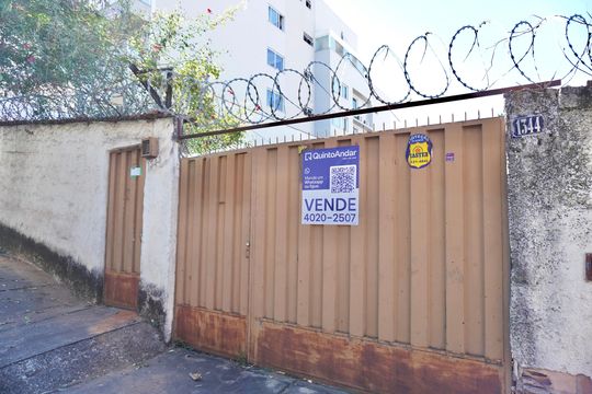 Fachada de casa à venda com 3 quartos, 400m² em Sagrada Família, Belo Horizonte