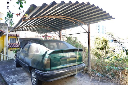 Garagem  de casa à venda com 3 quartos, 400m² em Sagrada Família, Belo Horizonte
