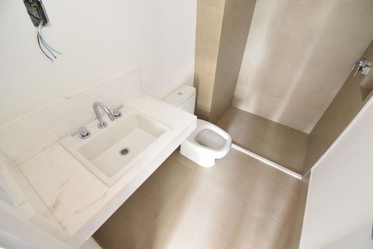 Banheiro 2 de apartamento à venda com 2 quartos, 95m² em Centro, Curitiba