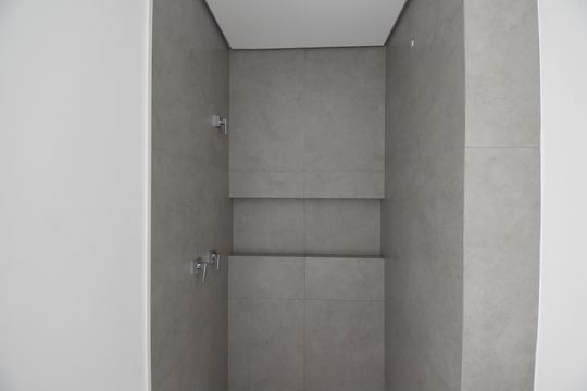 Banheiro da Suíte de apartamento à venda com 2 quartos, 95m² em Centro, Curitiba
