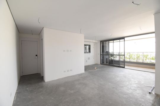 Sala e cozinha de apartamento à venda com 2 quartos, 147m² em Centro, Curitiba