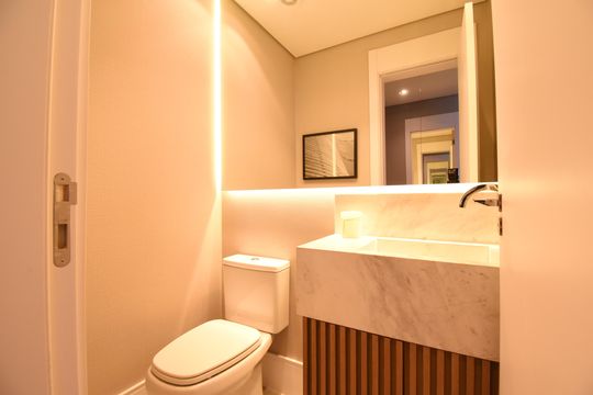 Lavabo de apartamento à venda com 2 quartos, 137m² em Centro, Curitiba