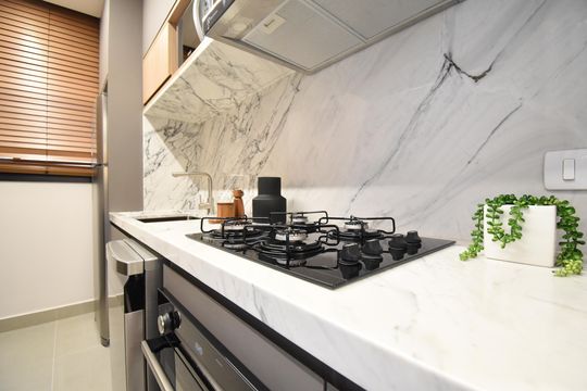 Cozinha de apartamento à venda com 2 quartos, 51m² em Centro, Curitiba