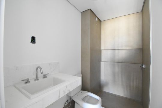 Banheiro 2 de apartamento à venda com 2 quartos, 105m² em Centro, Curitiba