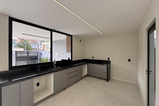 Cozinha de casa de condomínio para alugar com 3 quartos, 145m² em Vargem Pequena, Rio de Janeiro