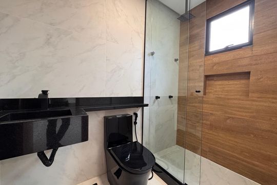 Banheiro da Suíte 2 de casa de condomínio para alugar com 3 quartos, 145m² em Vargem Pequena, Rio de Janeiro