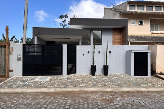 Fachada de casa de condomínio para alugar com 3 quartos, 145m² em Vargem Pequena, Rio de Janeiro