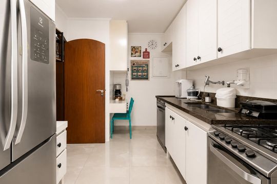 Cozinha de apartamento à venda com 3 quartos, 164m² em Cerqueira César, São Paulo