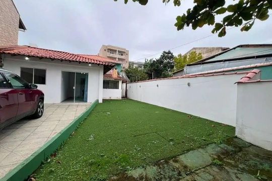 Casa para alugar com 4 quartos, 160m² em Barreiros, São José