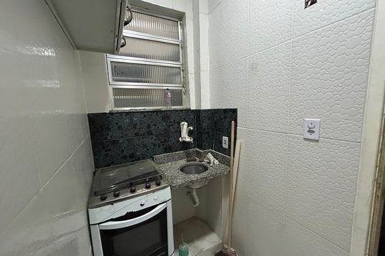 Cozinha de kitnet/studio para alugar com 1 quarto, 28m² em Cascadura, Rio de Janeiro