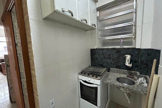 Cozinha de kitnet/studio para alugar com 1 quarto, 28m² em Cascadura, Rio de Janeiro