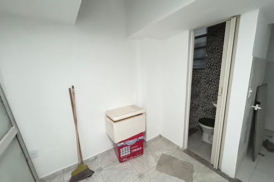 Sala de kitnet/studio para alugar com 1 quarto, 28m² em Cascadura, Rio de Janeiro