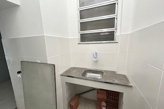 Cozinha de kitnet/studio para alugar com 1 quarto, 28m² em Cascadura, Rio de Janeiro
