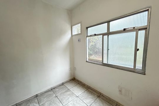 Quarto de kitnet/studio para alugar com 1 quarto, 28m² em Cascadura, Rio de Janeiro