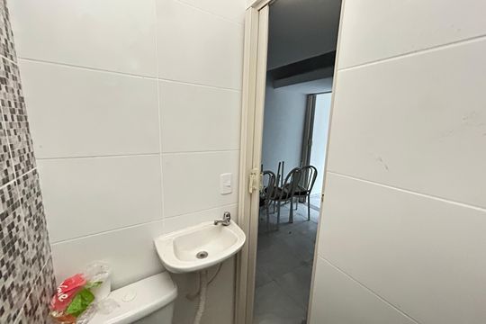 Banheiro de kitnet/studio para alugar com 1 quarto, 28m² em Cascadura, Rio de Janeiro