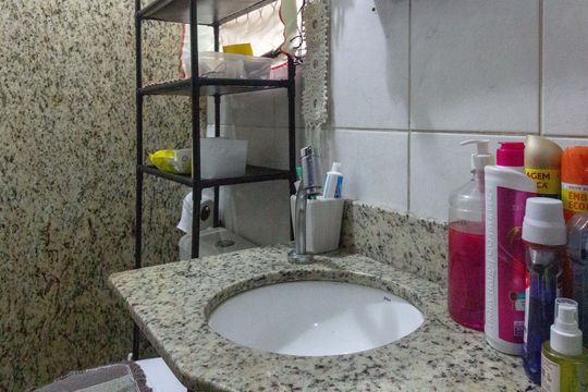 banheiro de casa para alugar com 1 quarto, 120m² em Jardim Leblon, Guarulhos