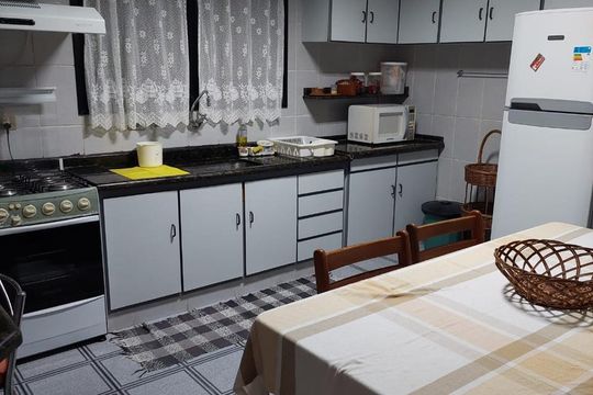 Cozinha de apartamento para alugar com 2 quartos, 96m² em Vila Caiçara, Praia Grande