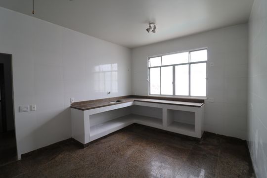 Cozinha de casa à venda com 4 quartos, 600m² em Pitangueiras, Rio de Janeiro