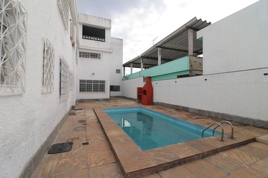 Área externa de casa à venda com 4 quartos, 600m² em Pitangueiras, Rio de Janeiro