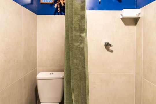 Banheiro de kitnet/studio para alugar com 1 quarto, 26m² em Pompeia, São Paulo