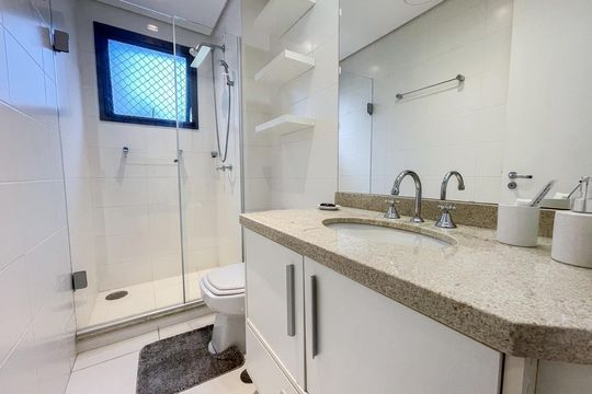 Banheiro 2 de apartamento para alugar com 3 quartos, 120m² em Auxiliadora, Porto Alegre