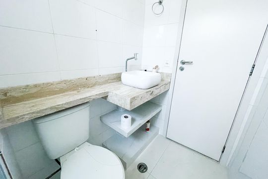 Banheiro de apartamento à venda com 2 quartos, 43m² em Parque Nações Unidas, São Paulo