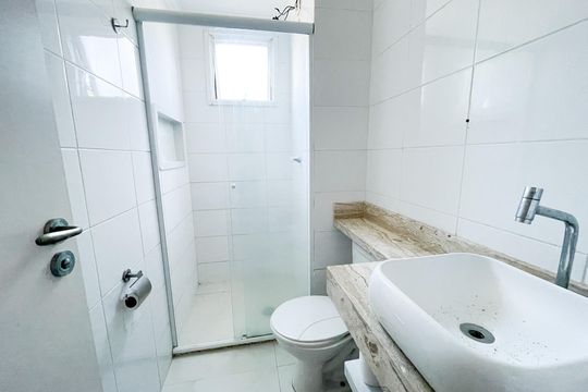 Banheiro de apartamento à venda com 2 quartos, 43m² em Parque Nações Unidas, São Paulo