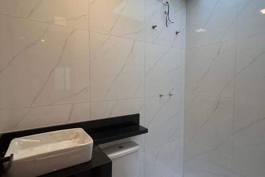 Banheiro da Suíte 2 de casa à venda com 3 quartos, 100m² em Vila Campo Grande, São Paulo