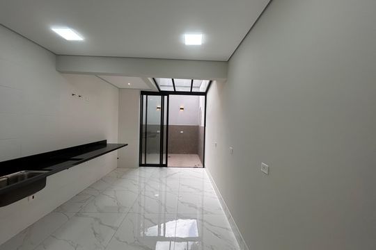 Cozinha  de casa à venda com 3 quartos, 100m² em Vila Campo Grande, São Paulo