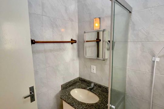 Banheiro de apartamento para alugar com 1 quarto, 56m² em Centro, Sapucaia do Sul