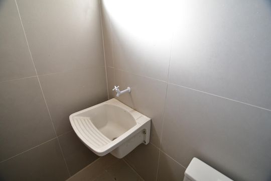 Banheiro de kitnet/studio para alugar com 1 quarto, 52m² em Centro, Campinas