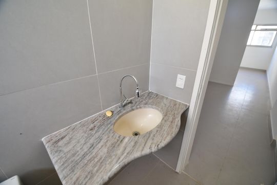 Banheiro de kitnet/studio para alugar com 1 quarto, 52m² em Centro, Campinas