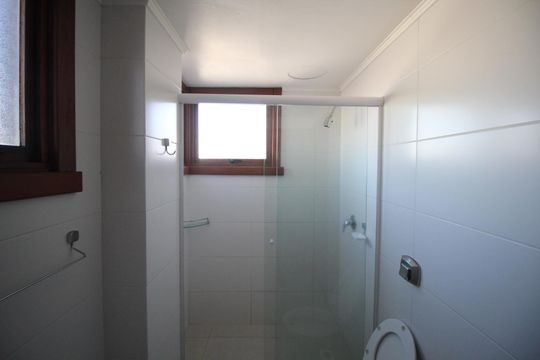 Banheiro da Suíte 1 de apartamento para alugar com 3 quartos, 120m² em Petrópolis, Porto Alegre