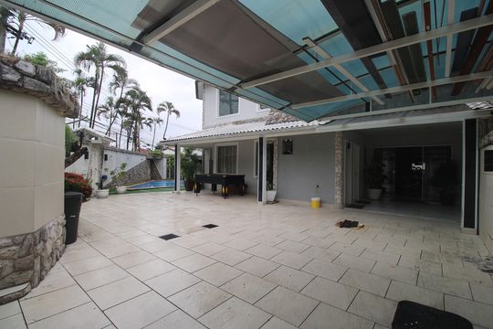 Quintal de casa à venda com 3 quartos, 424m² em Anil, Rio de Janeiro
