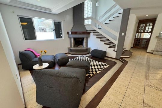 Sala de casa para alugar com 3 quartos, 311m² em Jurerê, Florianópolis
