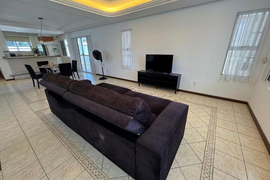 Sala de casa para alugar com 3 quartos, 311m² em Jurerê, Florianópolis